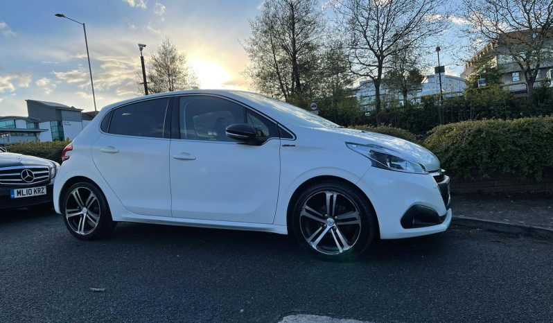 
								Peugeot 208 GT Line full									