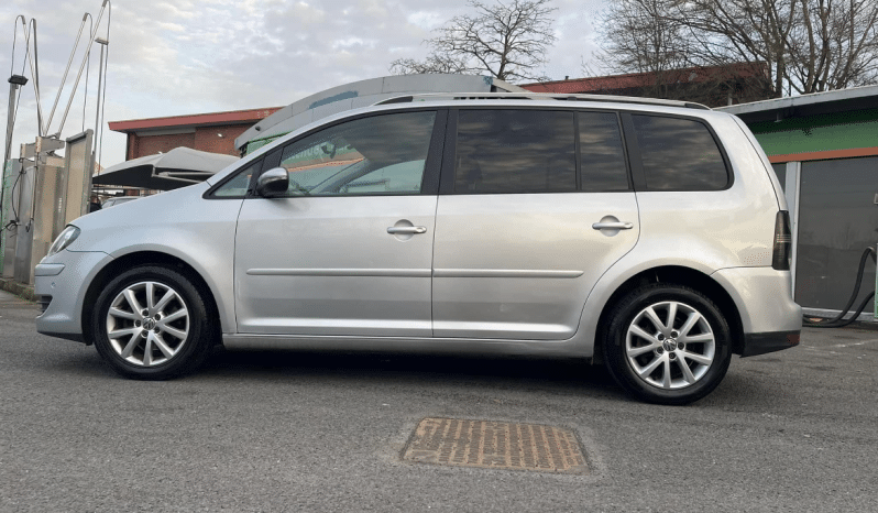 
								Volkswagen Touran For Sale full									