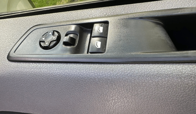 
								VAUXHALL VIVARO FOR SALE full									