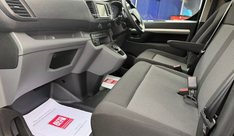 
								VAUXHALL VIVARO CREW CAB 3100 SPORTIVE full									