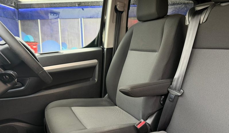 
								VAUXHALL VIVARO CREW CAB 3100 SPORTIVE full									