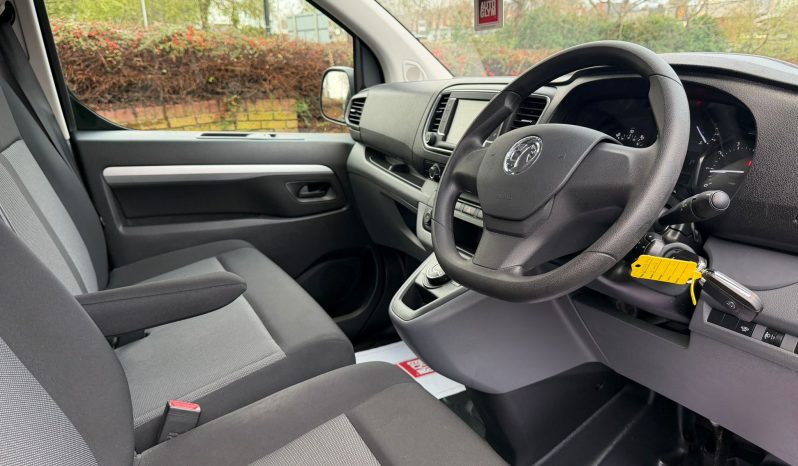 
								VAUXHALL VIVARO CREW CAB 3100 SPORTIVE full									