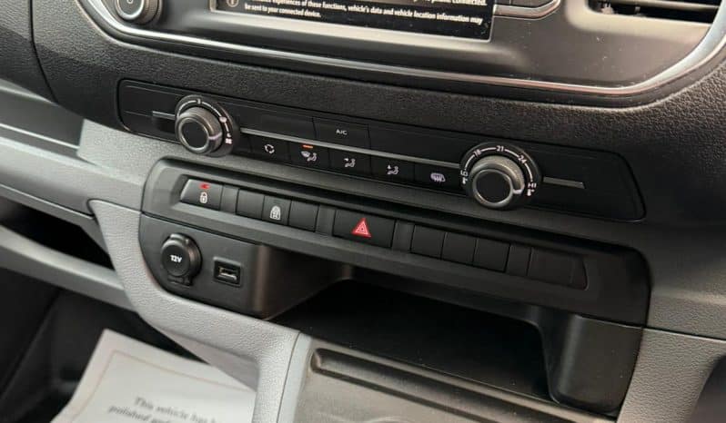 
								VAUXHALL VIVARO CREW CAB 3100 SPORTIVE full									