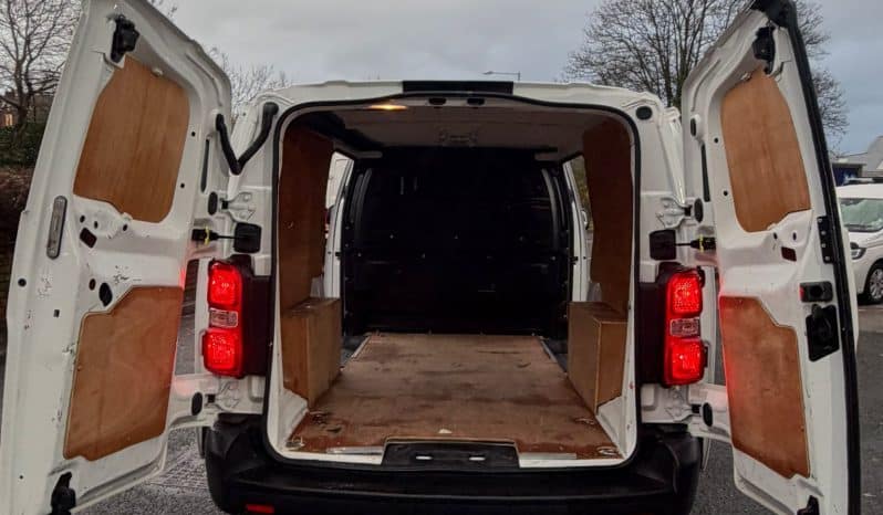 
								Vauxhall Vivaro 2021 full									