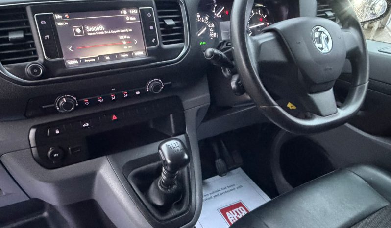 
								Vauxhall Vivaro 2021 full									