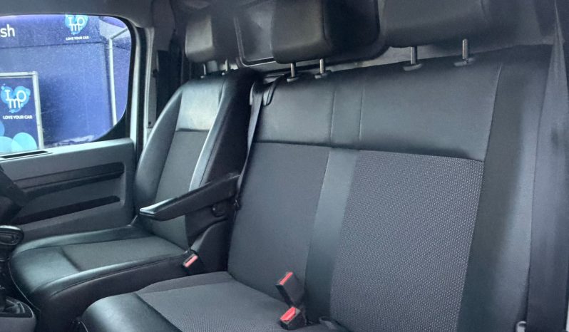 
								Vauxhall Vivaro 2021 full									