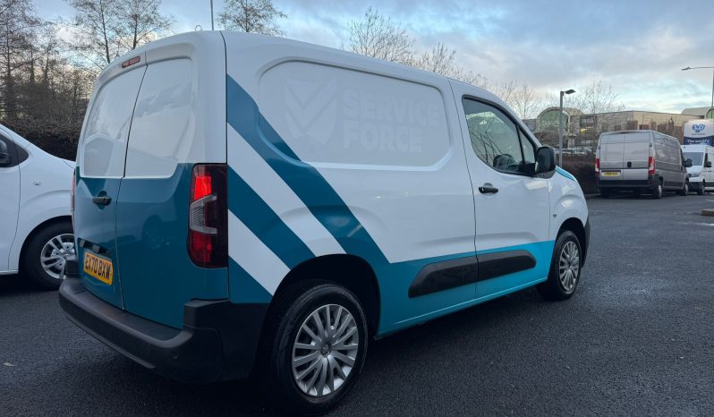 
								Peugeot Partner Van full									