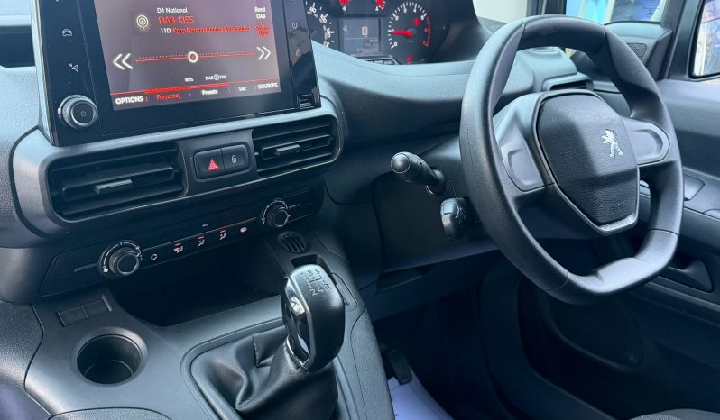 
								Peugeot Partner Van full									