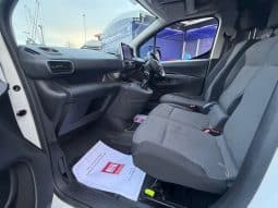 
										Peugeot Partner Van full									