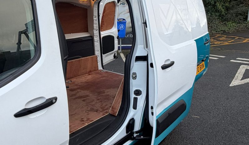 
								Peugeot Partner Van full									